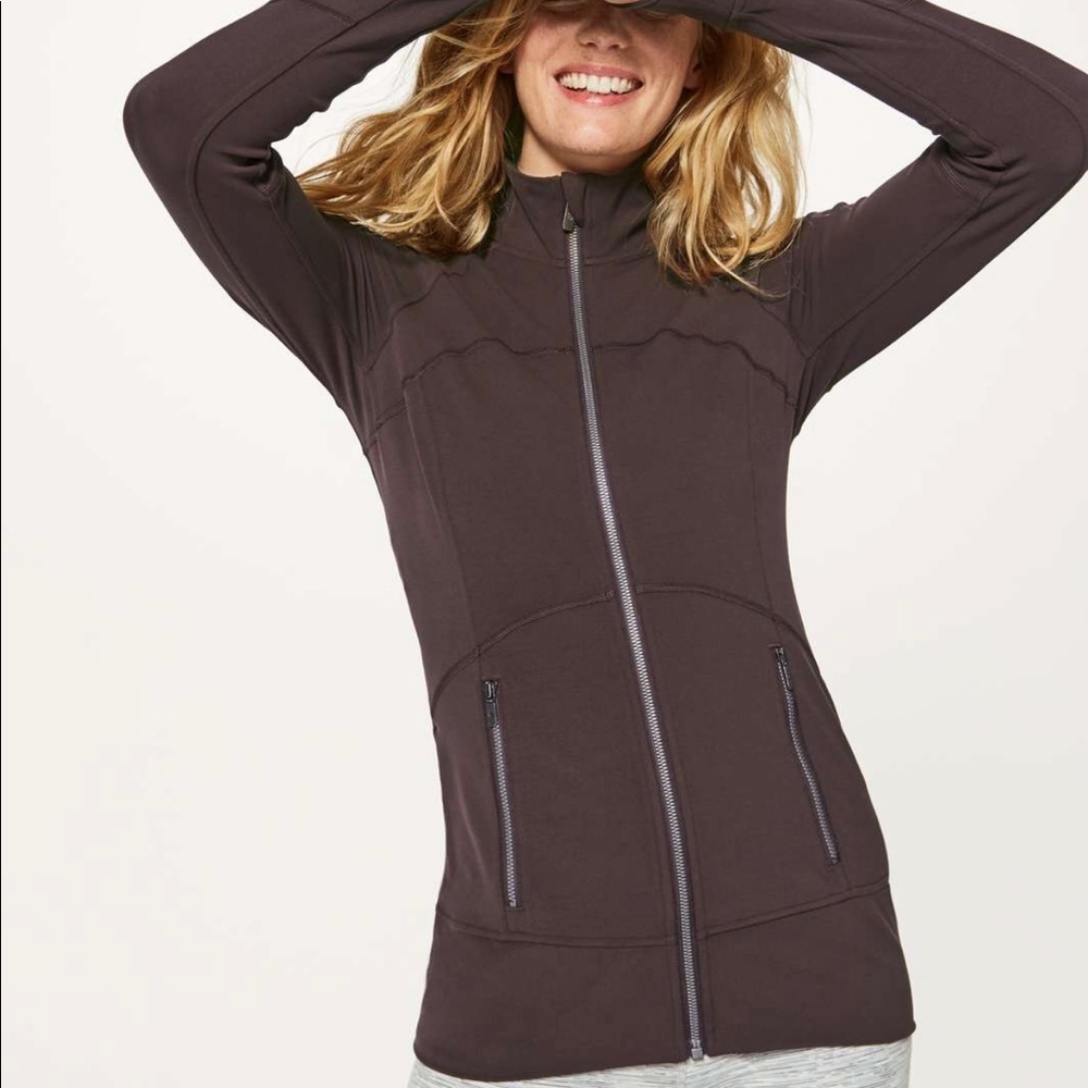 Lululemon contour jacket Great condition pelt color sz 8